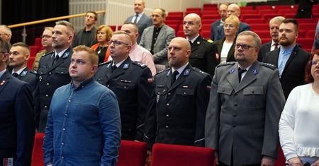 Dwóch policjantów z Piły oddaje najcenniejszy dar