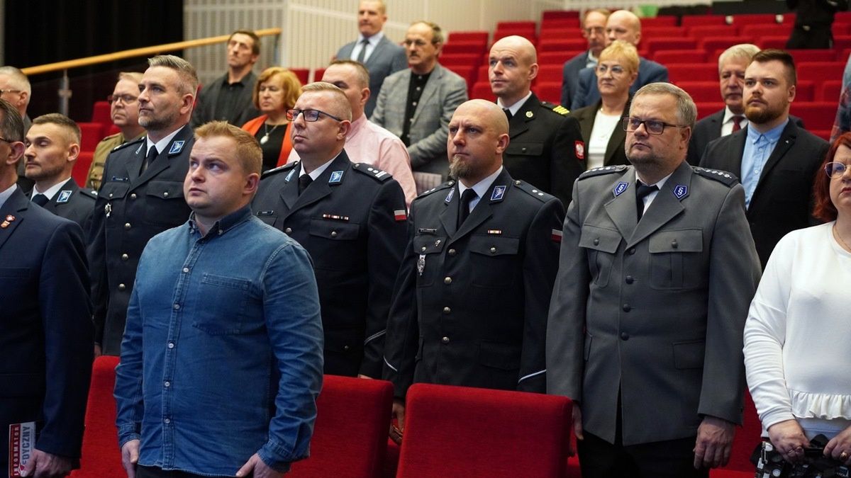 Dwóch policjantów z Piły oddaje najcenniejszy dar