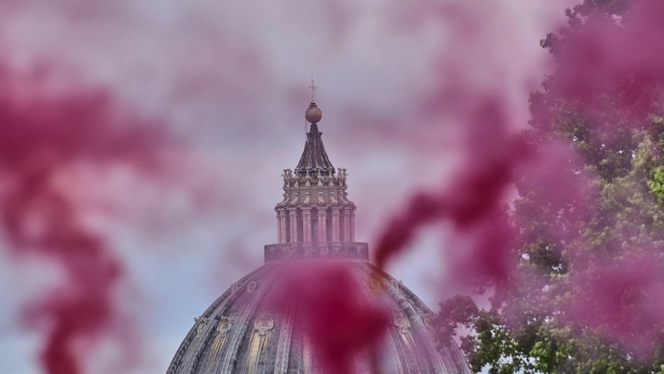 Różowy dym nad Rzymem