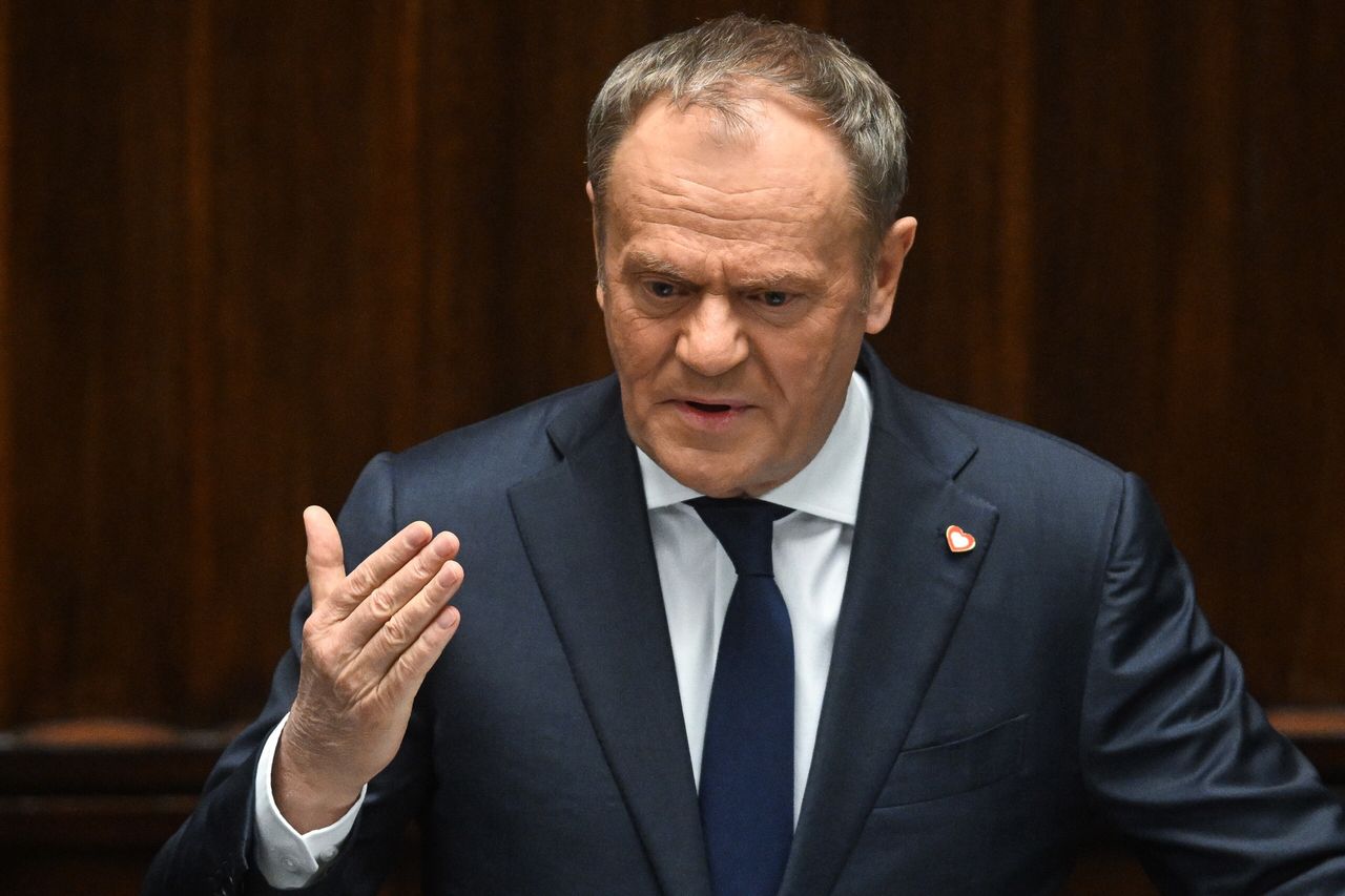 Tusk odpowiada PiS ws. Sikorskiego. "Moralni bankruci"