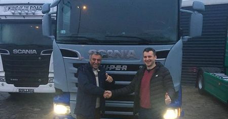 Scania w końcu w rękach irańskiego kierowcy. Fardin Kazemi walczył z urzędnikami prawie rok