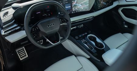 "Technologia dla technologii" - szef Audi krytykuje ekrany