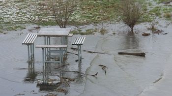 W Raciborzu szykują się do kolejnych możliwych podtopień. U strażaków można odebrać worki z piaskiem