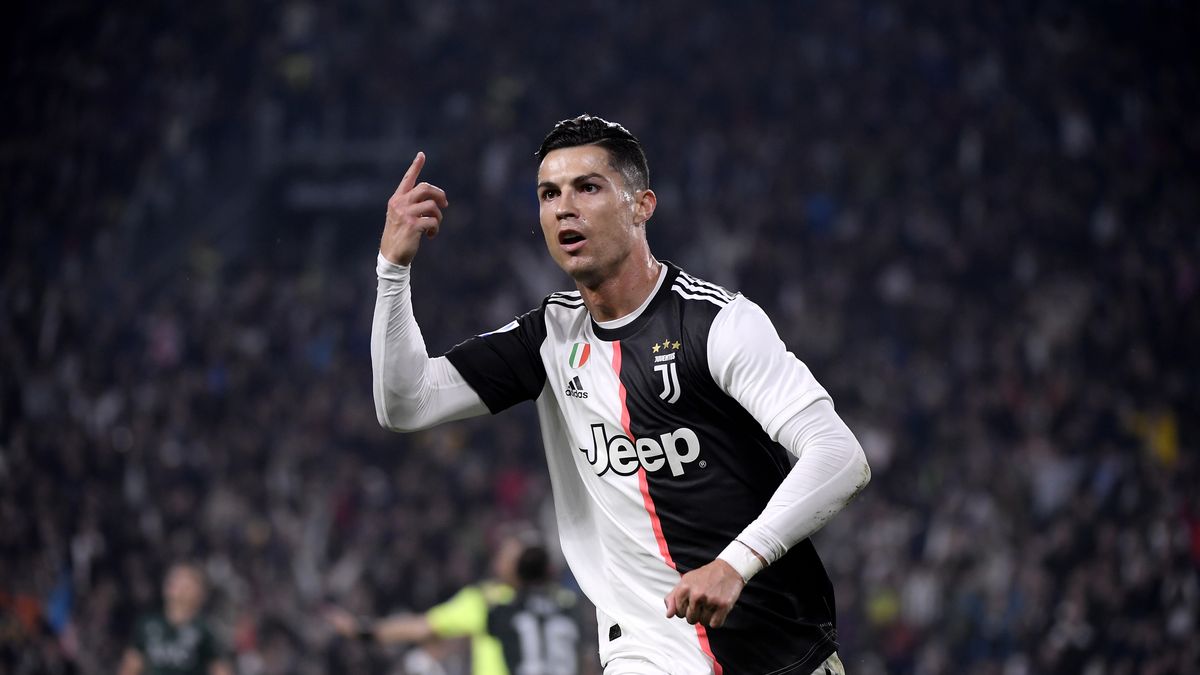ALLIANZ STADIUM, TORINO, ITALY - 2019/10/19: Cristiano Ronaldo of Juventus FC celebrate after scoring a goal during the Serie A match  between Juventus Fc and Bologna Fc.    Juventus Fc wins 2-1 over Bologna Fc. (Photo by Marco Canoniero/LightRocket via Getty Images)