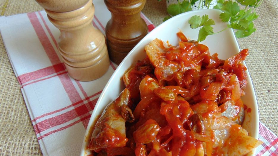 Śledzie z rodzynkami w sosie pomidorowym. Tak pysznych jeszcze nie próbowaliście