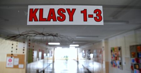 Powrót do szkół. Dyrektorzy chcą nauczania hybrydowego. Sanepid czeka na pierwsze zachorowania