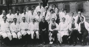 Leczył kiłę malarią. Dostał za to Nobla