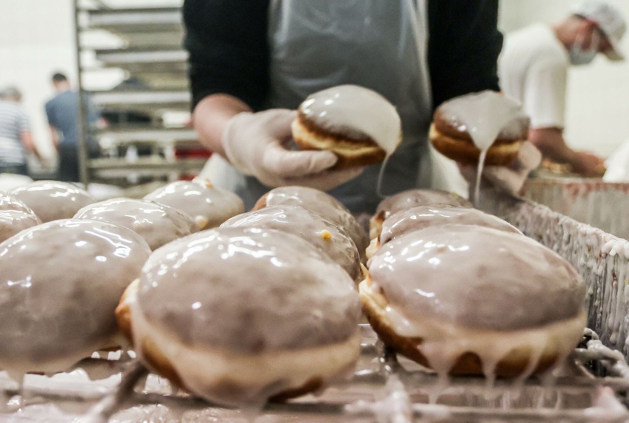 Indeks pączka. Inflacja i koszty produkcji wzrosły. Stać nas na 77 pączków dziennie