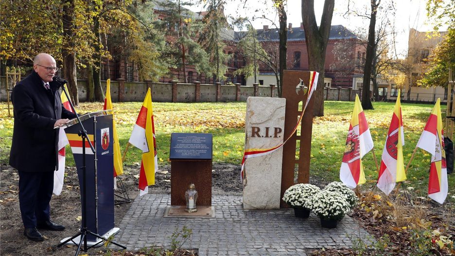 Odsłonięcie obelisku upamiętniającego miejsce pochówku w Grudziądzu