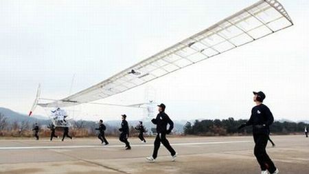 Koreańska Akademia Sił Powietrznych stworzyła samolot napędzany siłą ludzkich mięśni 1