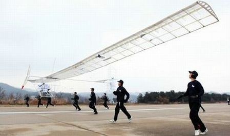 Koreańska Akademia Sił Powietrznych stworzyła samolot napędzany siłą ludzkich mięśni