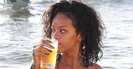W 2009 roku Rihanna była BANKRUTKĄ!