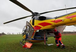 Konstancin-Jeziorna. Drzewo przygniotło mężczyznę. Śmigłowcem przetransportowano go do szpitala