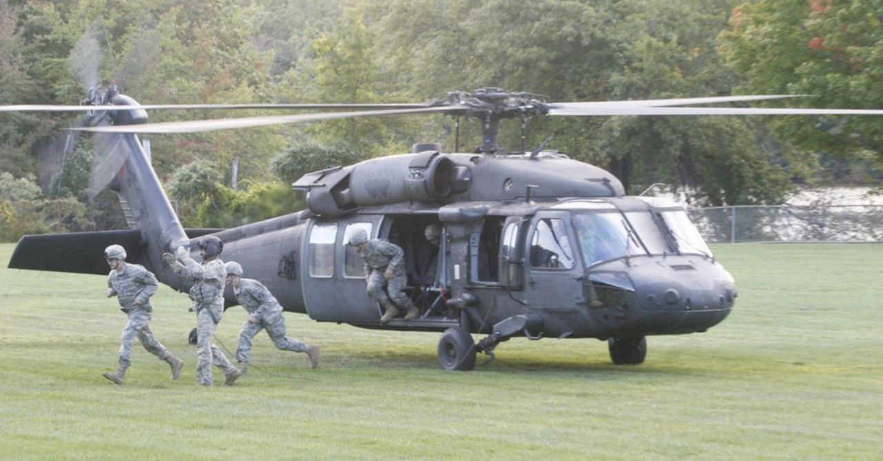 Awaryjne lądowanie polskiego śmigłowca. To wojskowy Black Hawk - Śmigłowiec Black Hawk (zdjęcie ilustracyjne)