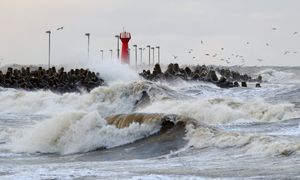 Złe wiadomości dla turystów. Czerwone flagi na plażach Bałtyku