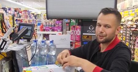 Pokazał, jak kontrolują pracowników w Biedronce. Internauci nie wierzą