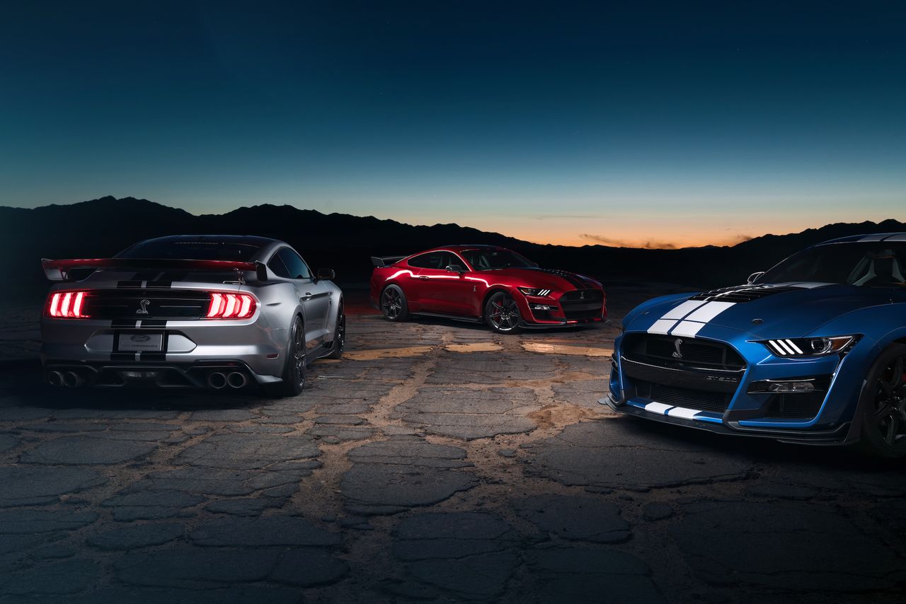 Nowy Ford Shelby Mustang GT500 na tle poprzedników. Czuję, że Carroll Shelby byłby dumny