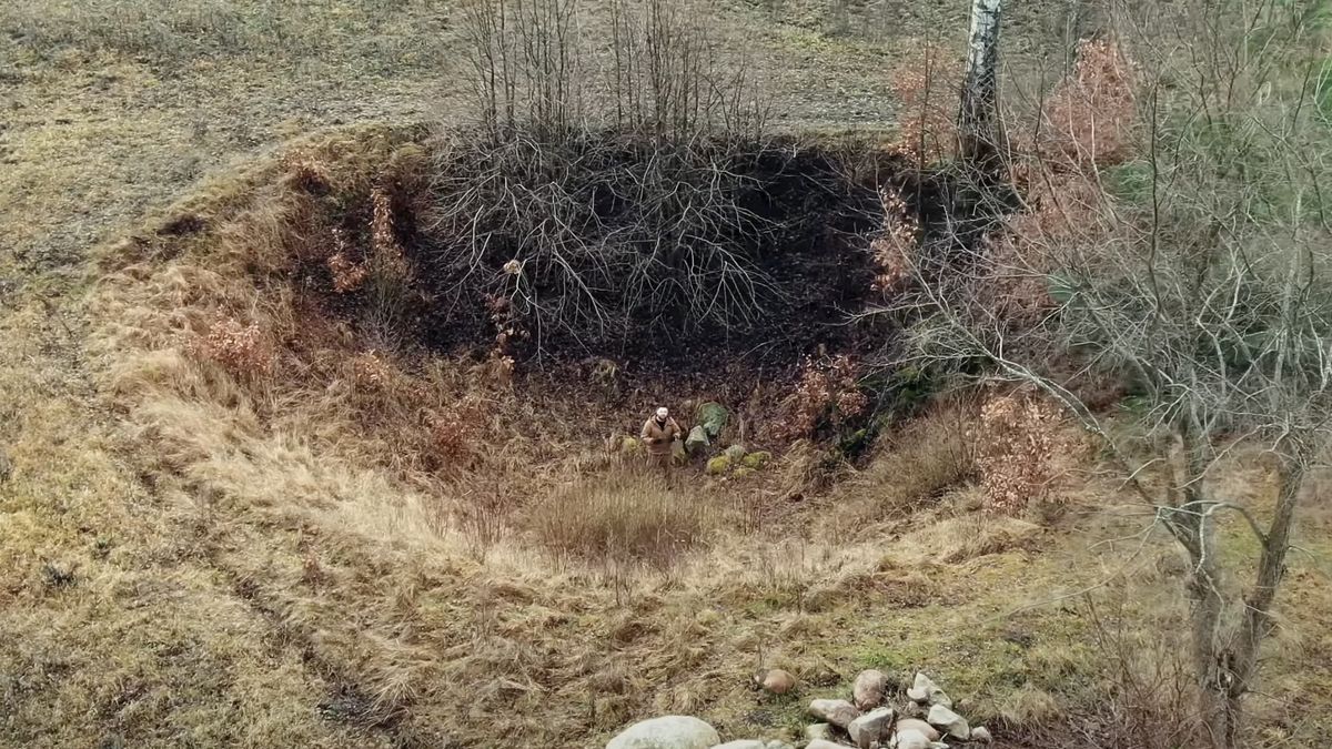 Lej po uderzeniu rakiety V2 w Borach Tucholskich, styczeń 2025