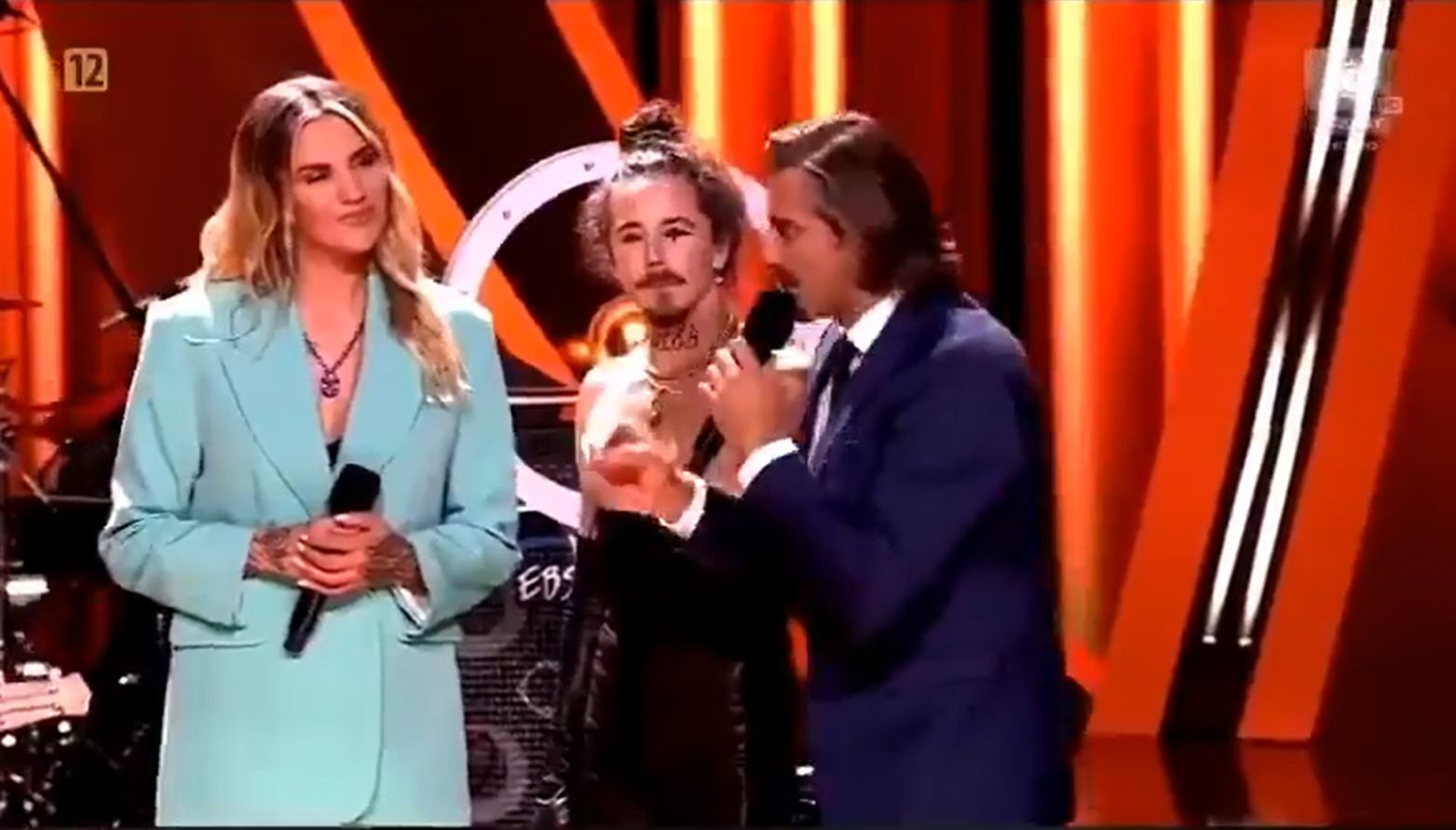 Internauci są zażenowani interakcją prowadzących z Maneskin. Dziwicie się?