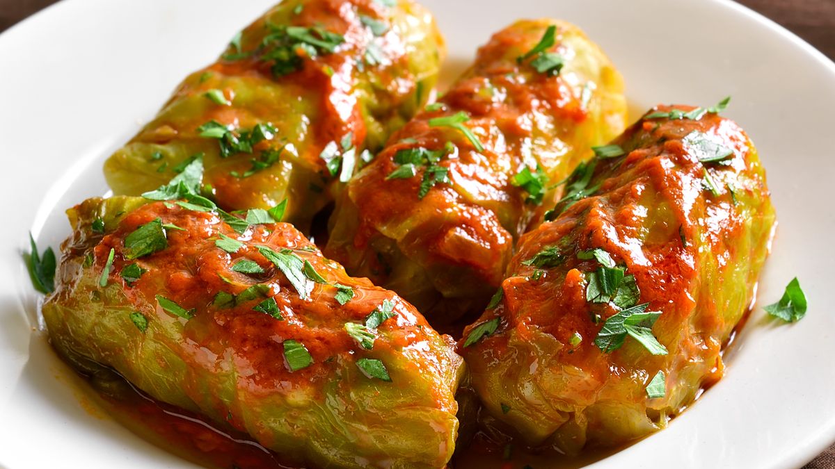 Gołąbki z piersią kurczaka to alternatywa dla tradycyjnej wersji