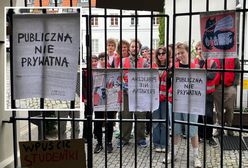 Studenci zamknięci za bramą. Trwa strajk okupacyjny na UW