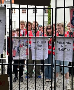 Studenci zamknięci za bramą. Trwa strajk okupacyjny na UW