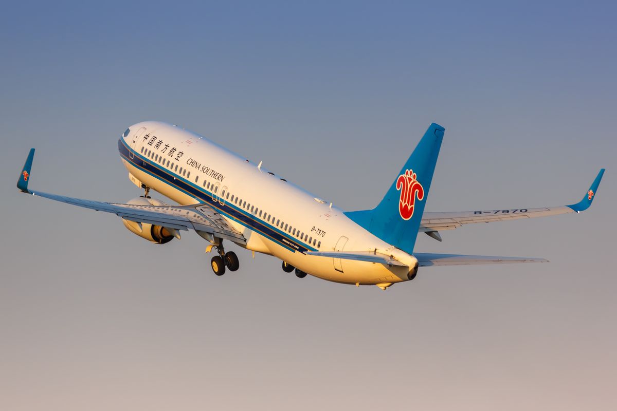 Boeing 737-800 linii China Eastern rozbił się ze 132 osobami na pokładzie - zdjęcie ilustracyjne 