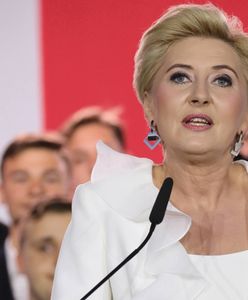 Koronawirus. Agaty Duda rozmawia z uczniami "stłoczonymi w stołówce". Sąd zadecyduje o sprawie