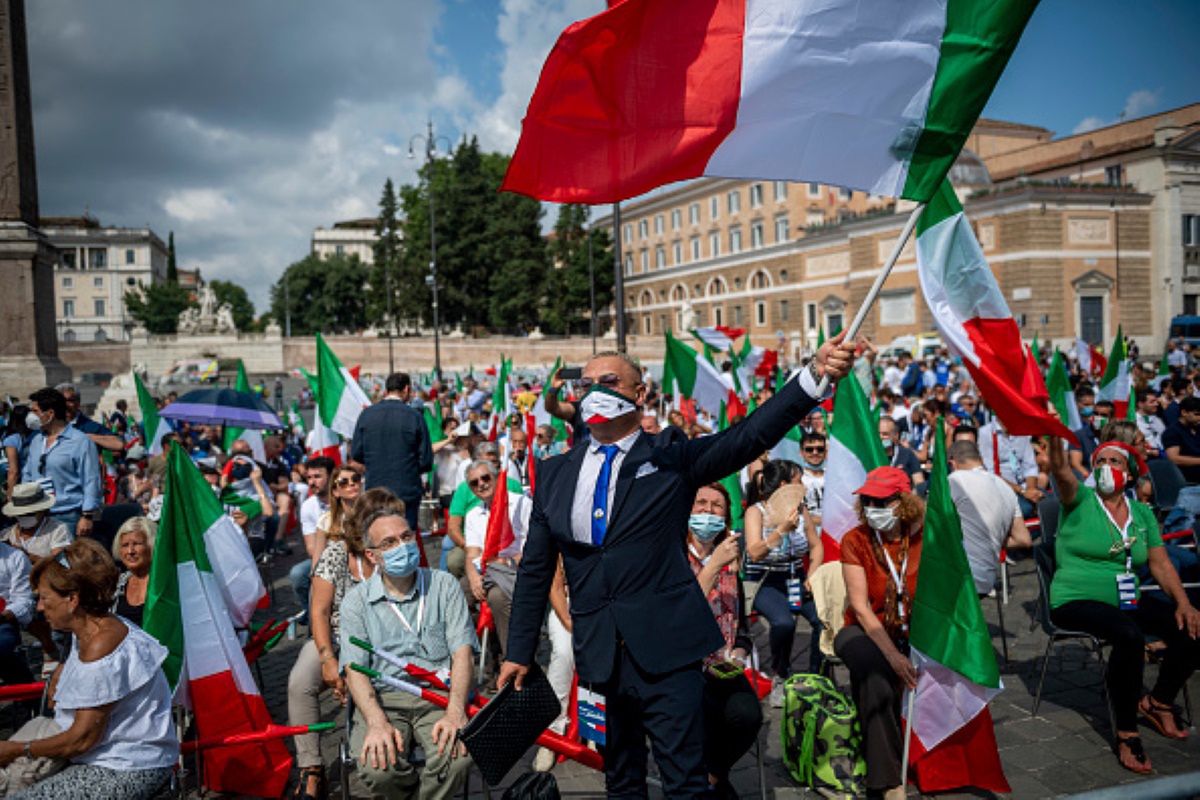 Koronawirus. Włosi mają dość. Protestują przeciwko nowym obostrzeniom