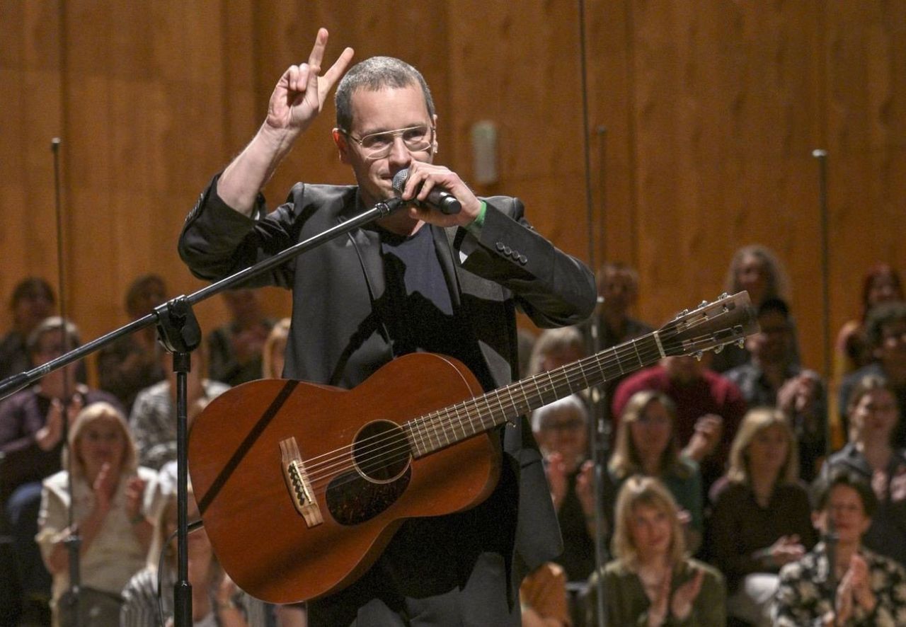 Brat Krzysztofa Zalewskiego to znany pisarz i scenarzysta. Tak wygląda Igor Brejdygant!