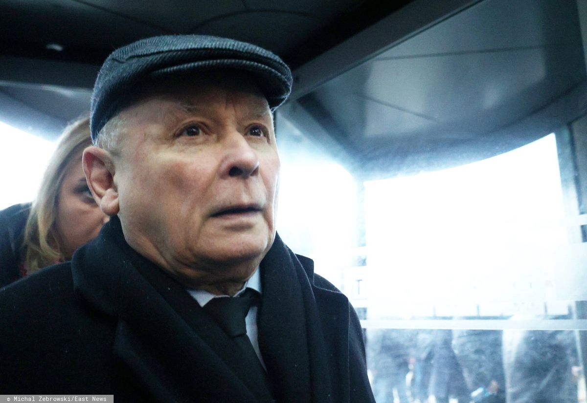 Jarosław Kaczyński w TAI. Poprowadzono go do gabinetu
