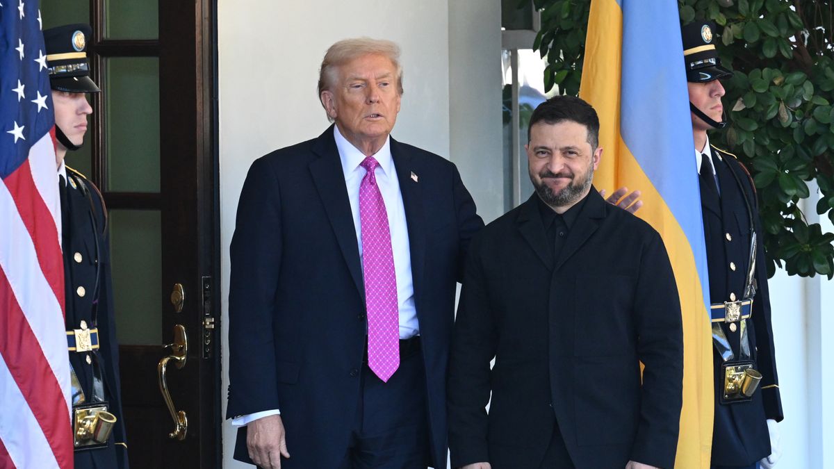 WASHINGTON, DC - OCTOBER 17: U.S. President Donald Trump (L) greets Ukrainian President Volodymyr Zelensky at the White House on October 17, 2025 in Washington, DC. (Photo by Chen Mengtong/China News Service/VCG via Getty Images)