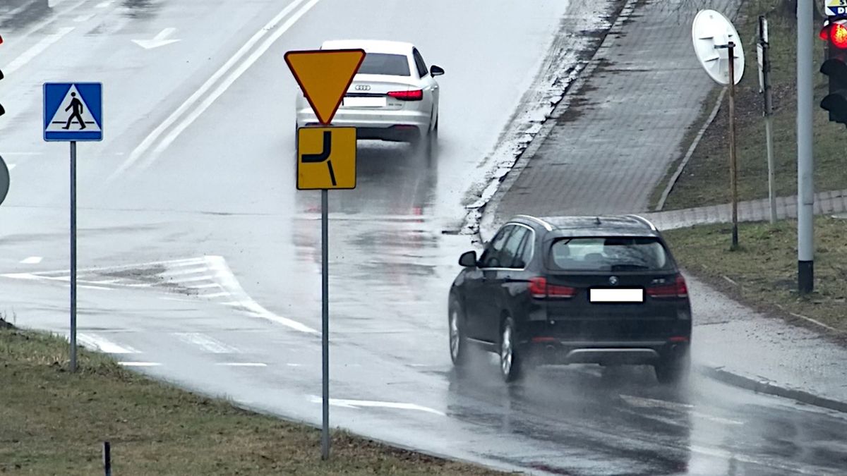 Skrzyżowanie z pierwszeństwem łamanym