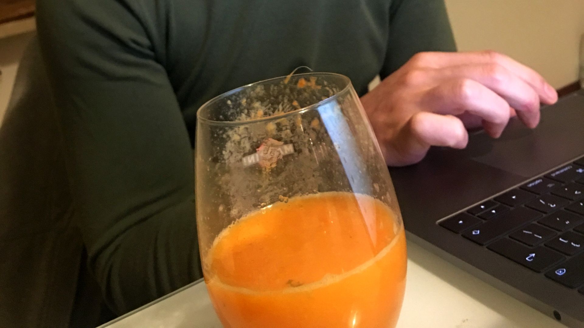 Wzdęcia to nie tylko kłopotliwy objaw, ale również sposób, w jaki jelita dają znać, że coś w życiu wymaga poprawy.