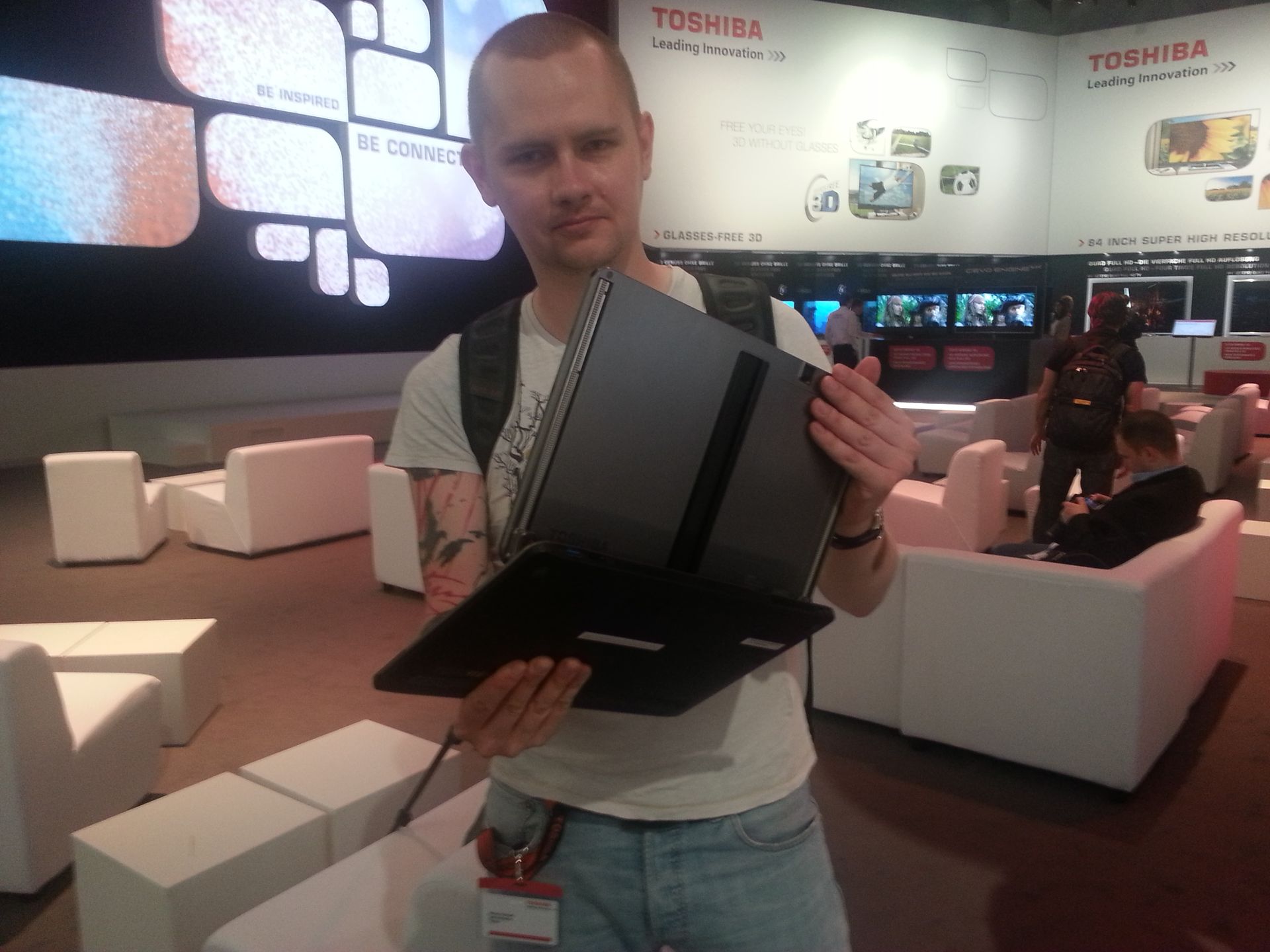 Toshiba Satellite U920t - ultrabook czy tablet? Nie musisz wybierać! [IFA 2012] 3
