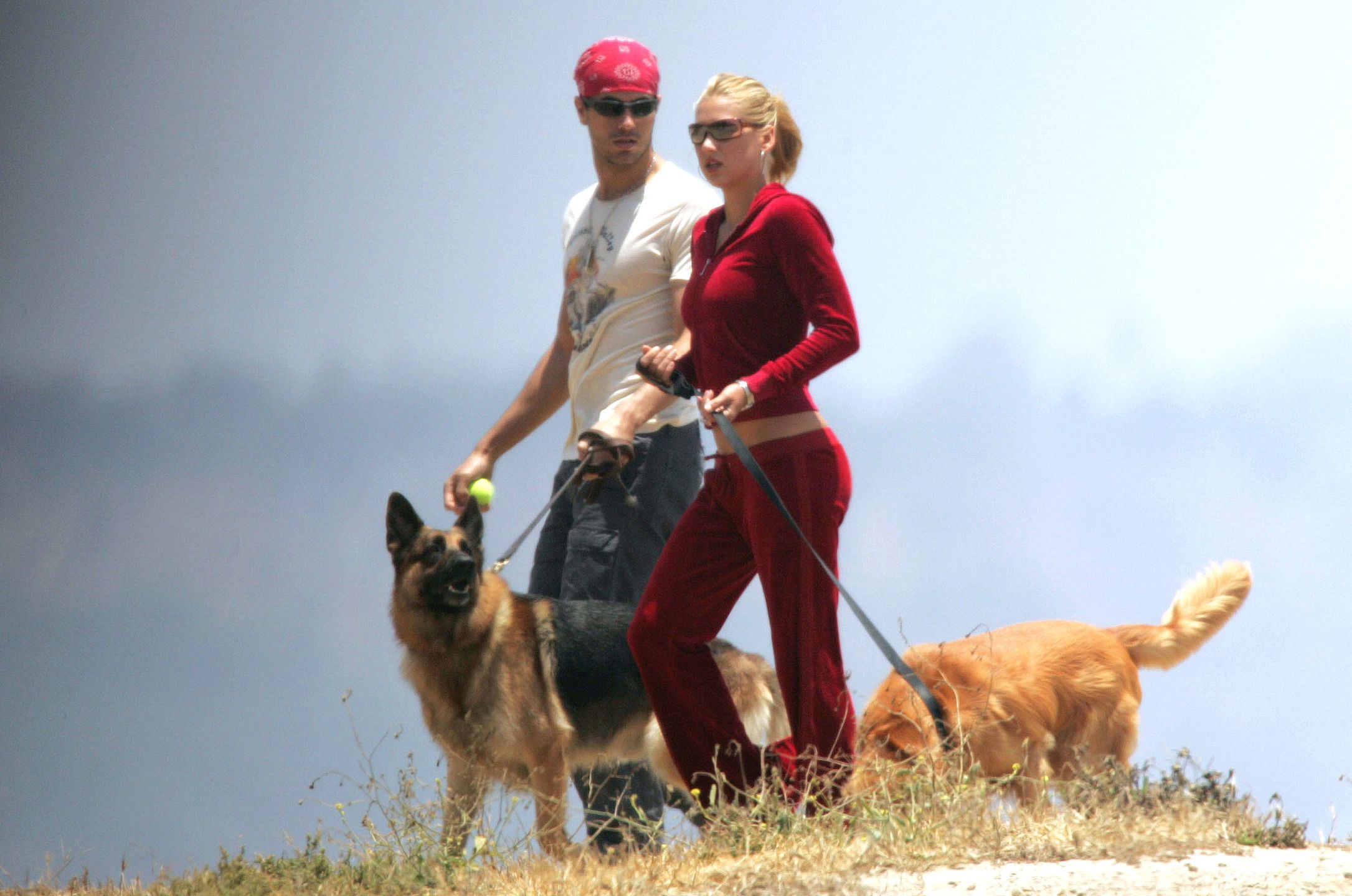 LOS ANGELES, CA - JUNE 13: Enrique Iglesias and Anna Kournikova are seen on June 13, 2004 in Los Angeles, California.  (Photo by Bauer-Griffin/GC Images)
