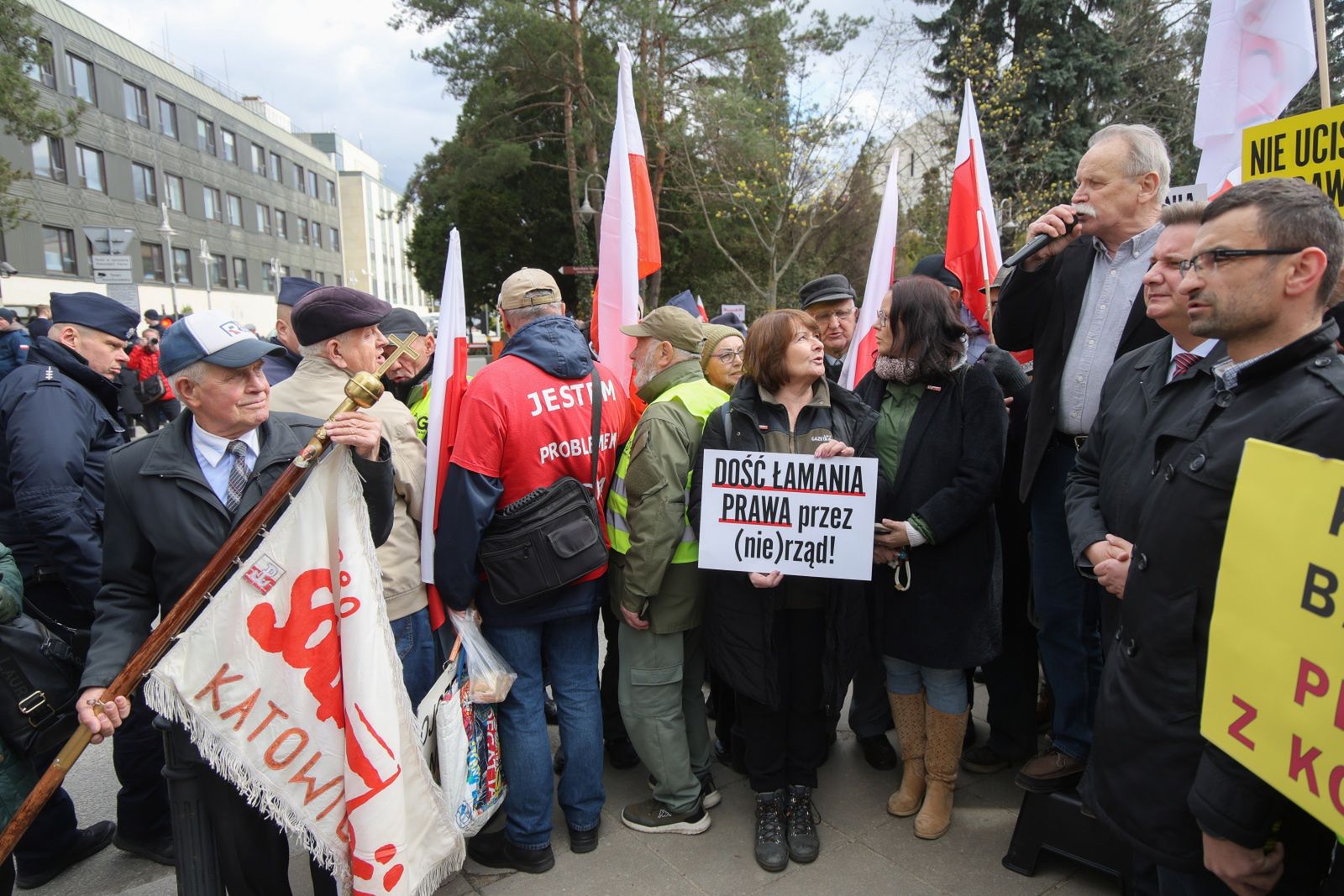 "Stop bezprawiu Tuska". Manifestacja przed TK