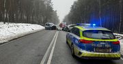 DK74: Czołowe zderzenie dwóch aut. Zginął 40‑letni kierowca
