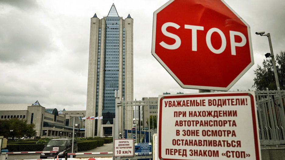 arch48A car leaves the grounds of the Moscow office of Russian gas giant Gazprom in Moscow on September 10, 2021. - Russian energy giant Gazprom announced on September 10, 2021 that construction of the controversial Nord Stream 2 gas pipeline connecting Russia with Germany had been completed. (Photo by Alexander NEMENOV / AFP)ALEXANDER NEMENOV