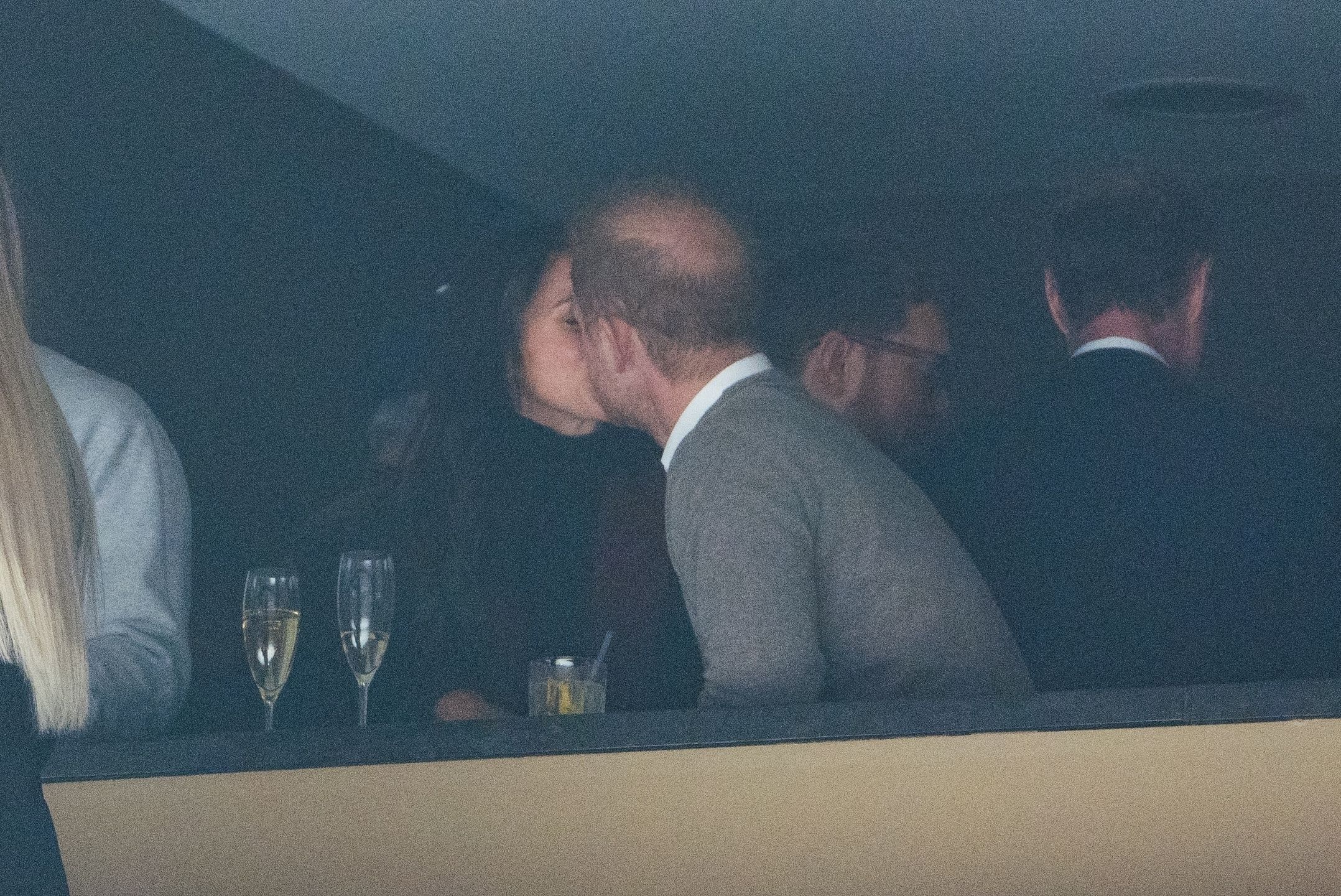 Książe Harry i Meghan Markle na meczu NHL