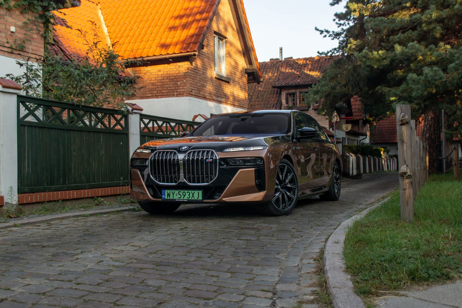 BMW i7 M70