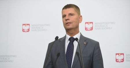 Powrót do szkoły. Konferencja prasowa ministra edukacji Dariusza Piontkowskiego i minister rodziny Marleny Maląg