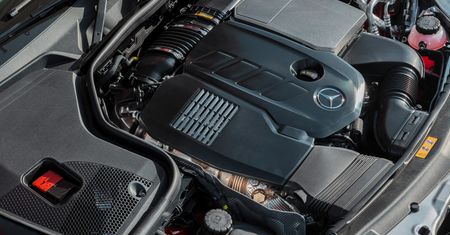 O trzech takich, co kradli Mercedesowi silniki i skrzynie biegów