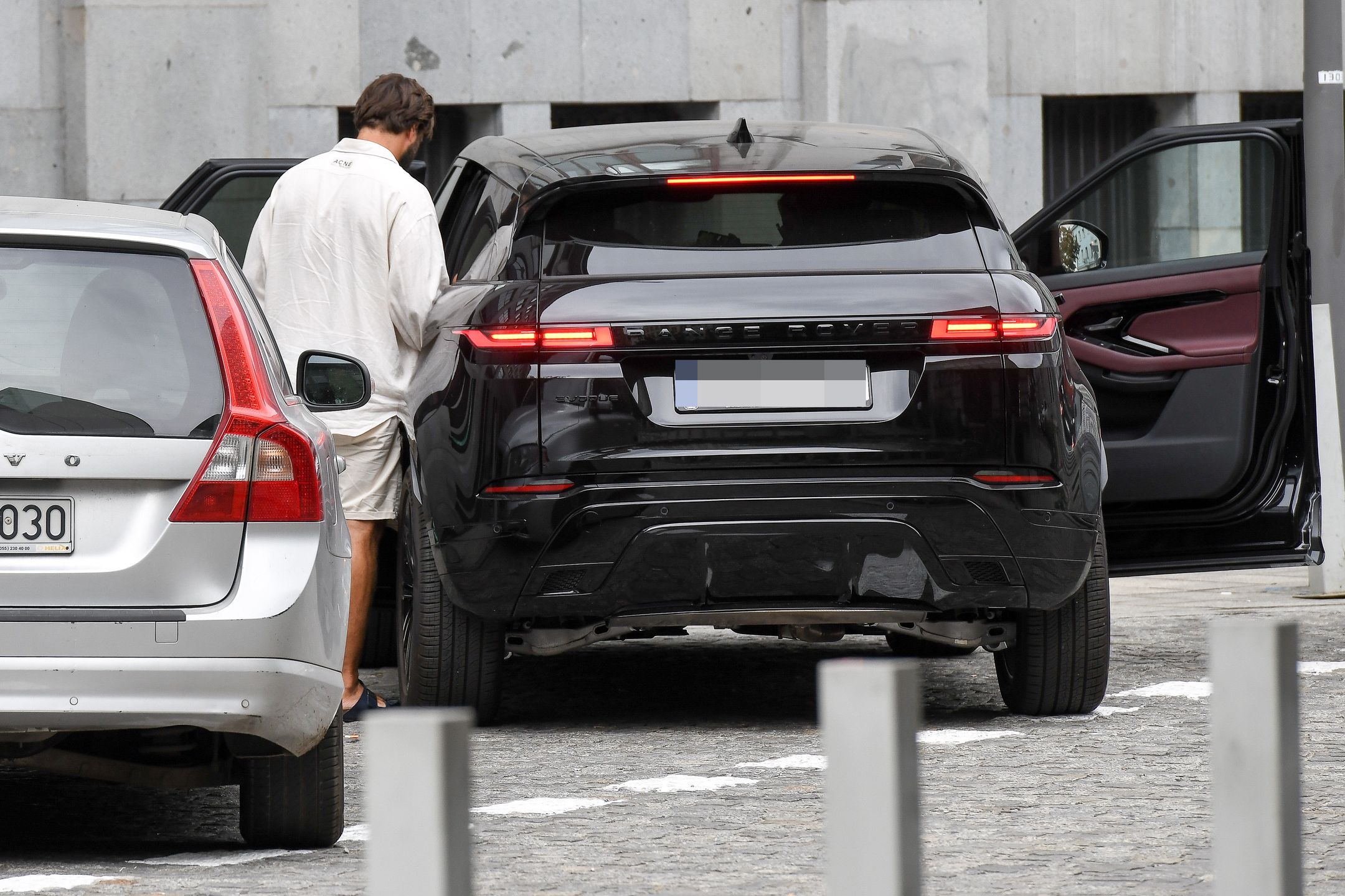 Piotr Stramowski z partnerką i córką w restauracji