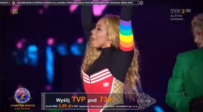 Black Eyed Peas w tęczowych opaskach