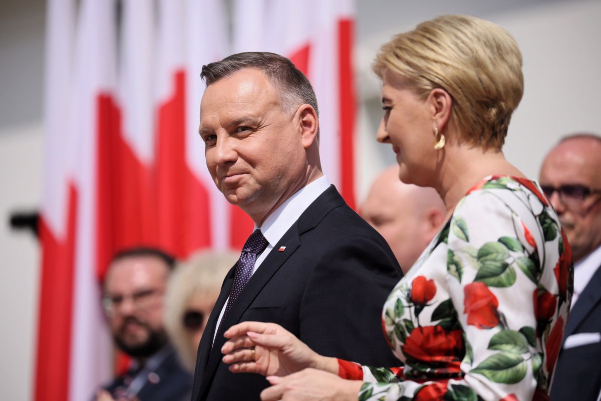 Andrzej Duda, Agata Kornhauser-Duda na ceremonii na dziedzińcu Belwederu w Warszawie
