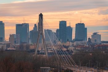 Pogoda w Warszawie. Prognoza na czwartek 29 stycznia 2026. Lekki mróz i umiarkowane chmury