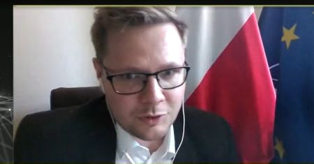 Ziobrysta zapytany o flagę UE. Nagle odszedł od biurka