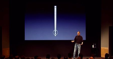 iPhone 4, czyli źródło wizerunkowego kryzysu, który zażegnano po mistrzowsku [Podróż w czasie]