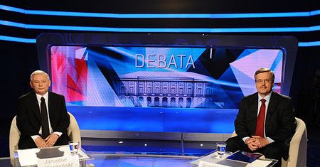 Komorowski zaskoczył depeszą; Kaczyński: nieprawda, to było żartem!